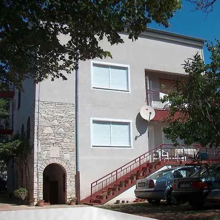 12 Apartmán