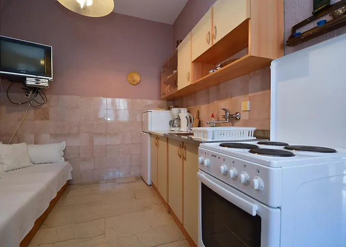 Apartman 12 *